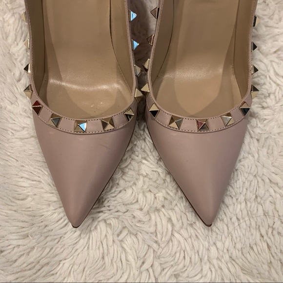 Valentino Garavani Rockstud Pumps 💕 Heels - Picture 4 of 15